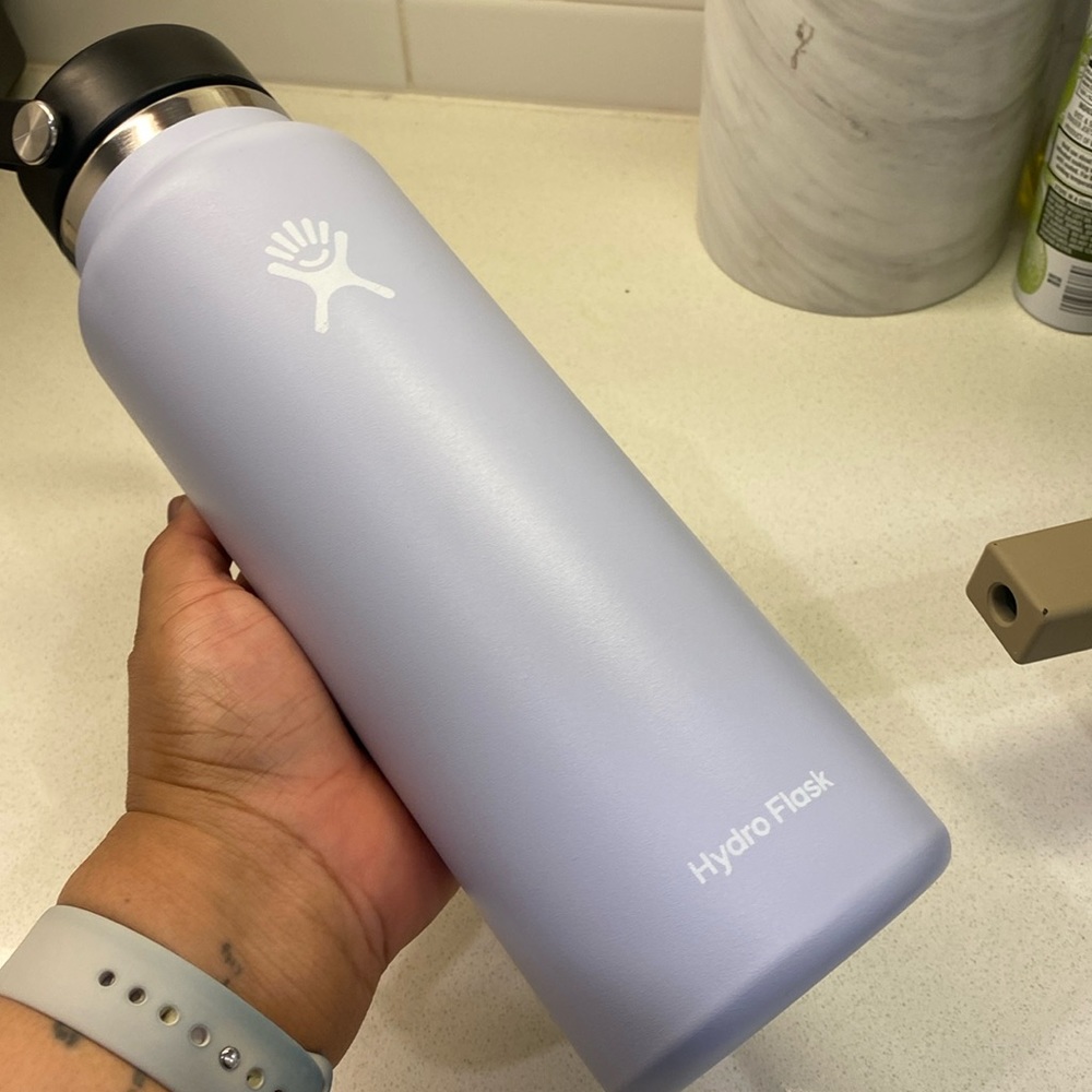 Barely used hydro flask color lilac